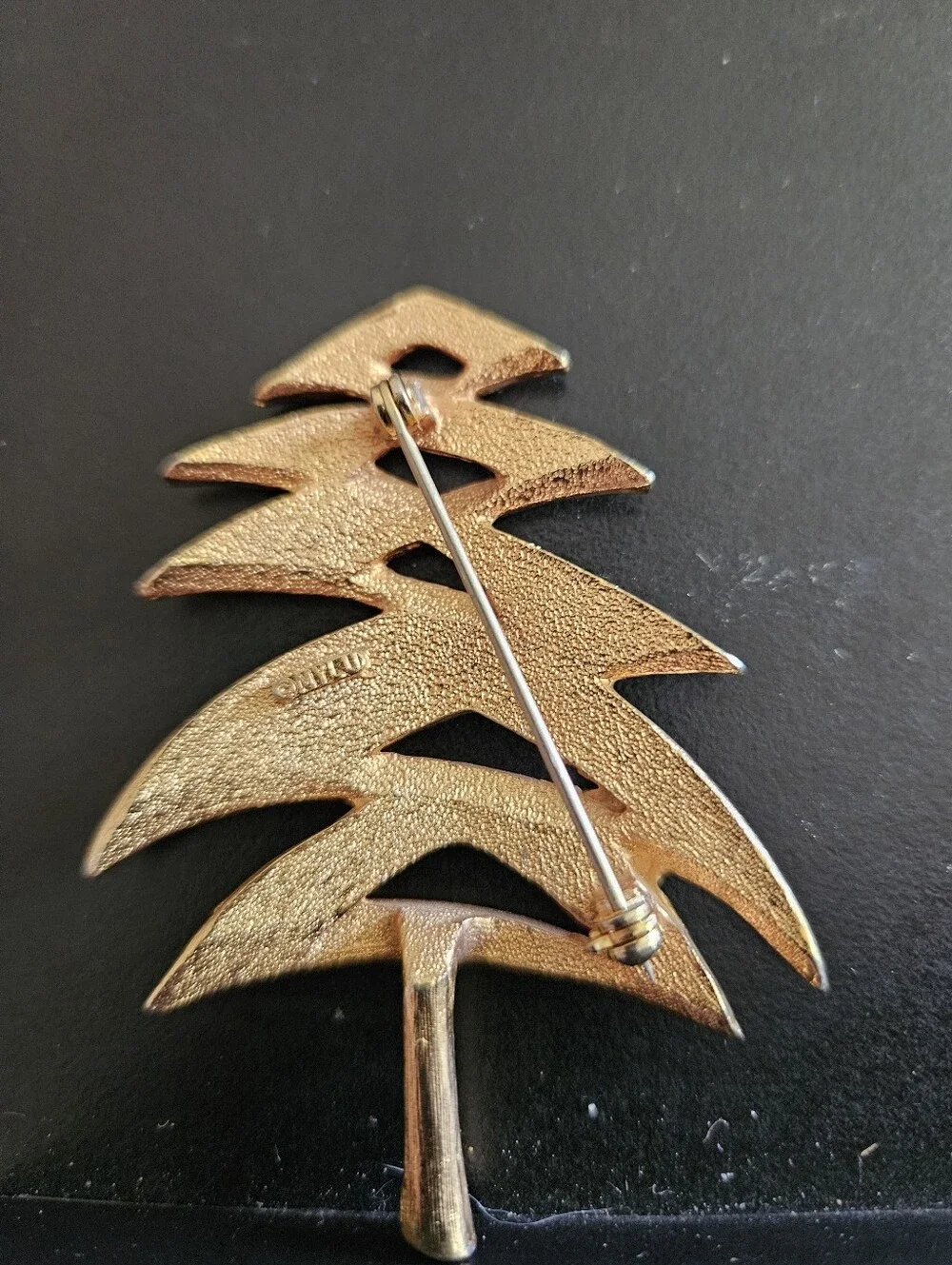 Gold Tree Decorative Accent Pin - Brand Unspecified